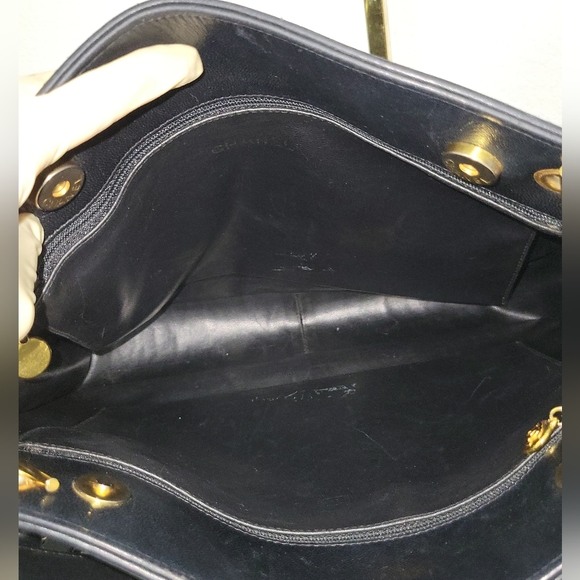 😍🔥 Beautiful 🔥 😍 Authentic Chanel  Lambskin Shoulder Bag - Picture 6 of 16